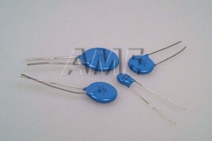Varistor  275V/14A -přepěŤ.ochrana  (17mm, rozteč 7,5mm)
